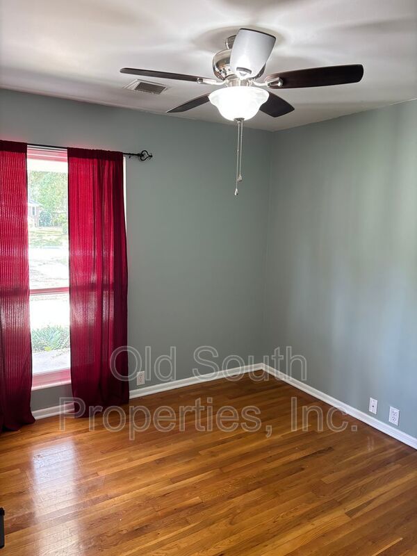 Convenient to  NAS Pensacola & Corry Station! property image