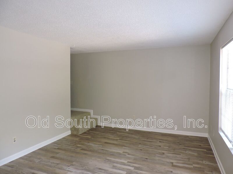 Convenient to schools & shopping! property image