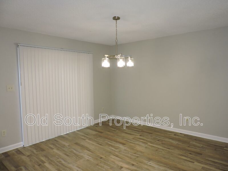 Convenient to schools & shopping! property image