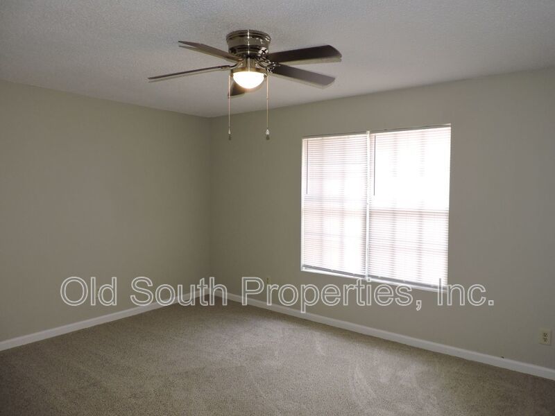 Convenient to schools & shopping! property image