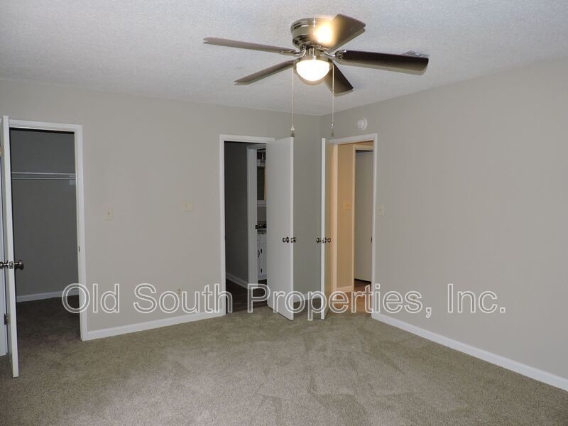 Convenient to schools & shopping! property image