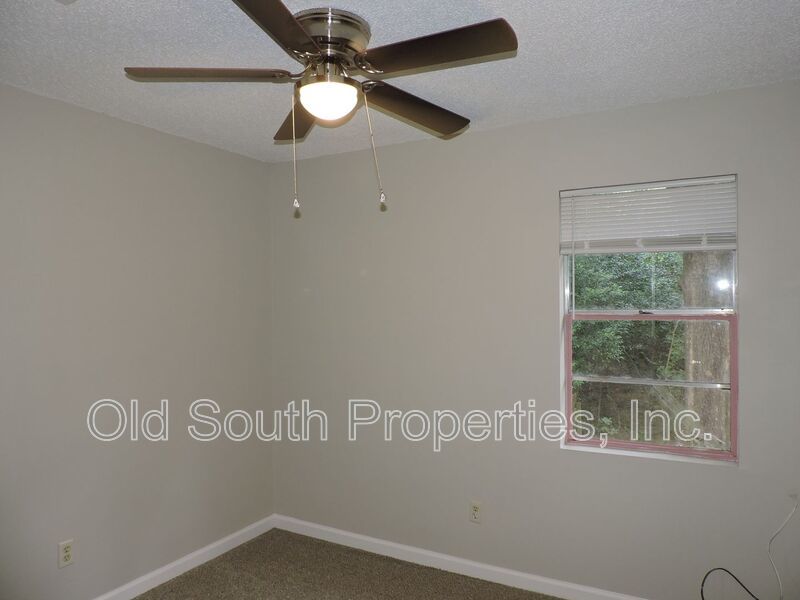Convenient to schools & shopping! property image