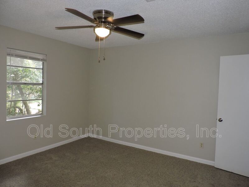 Convenient to schools & shopping! property image