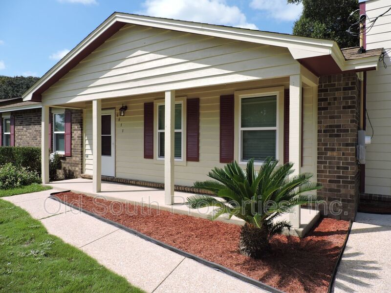 Easy access to schools, shopping & bases! property image