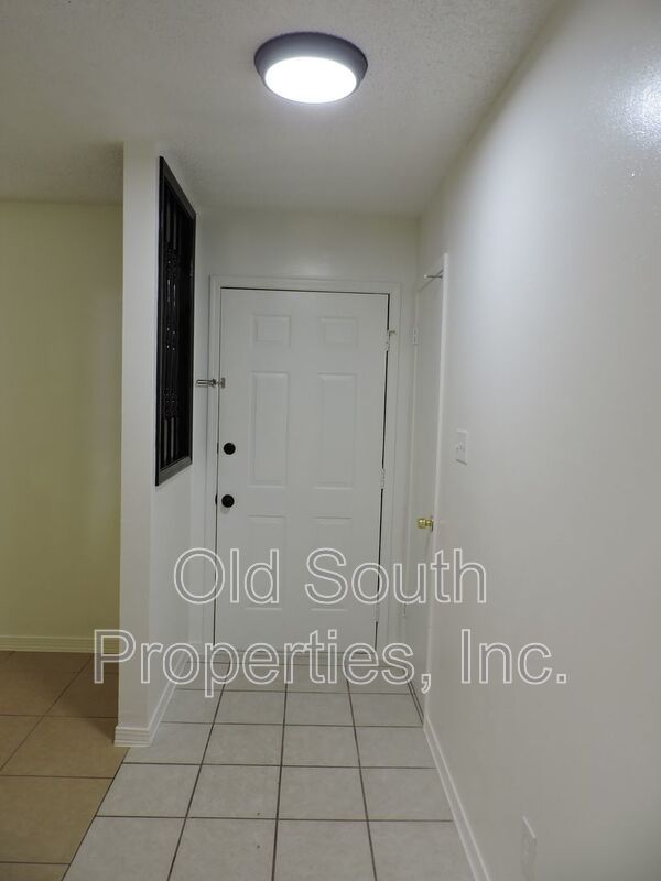 Easy access to schools, shopping & bases! property image