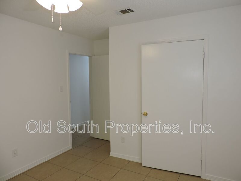 Easy access to schools, shopping & bases! property image