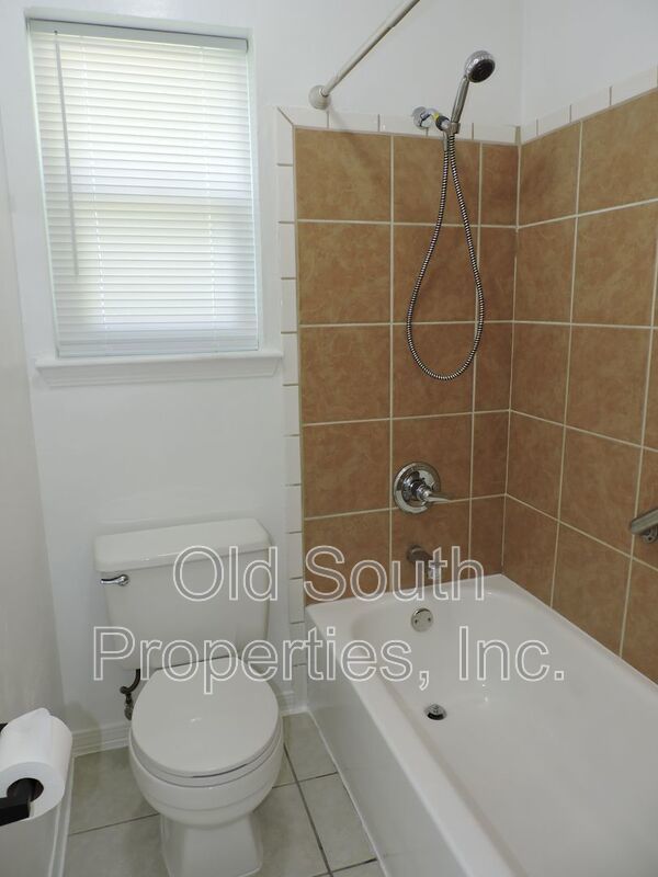 Easy access to schools, shopping & bases! property image