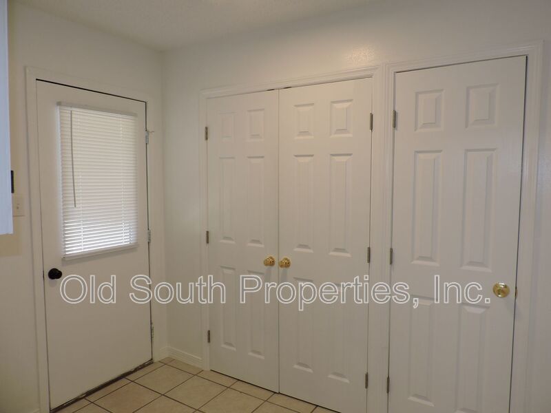 Easy access to schools, shopping & bases! property image