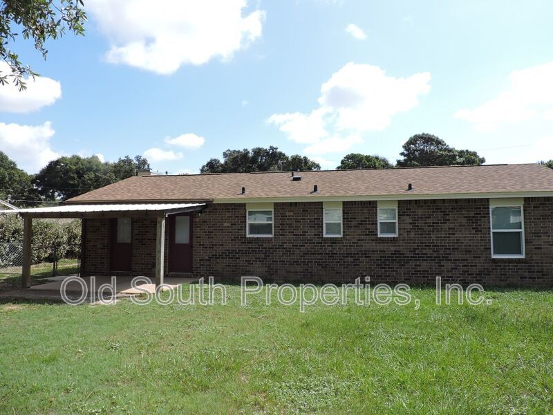 Easy access to schools, shopping & bases! property image