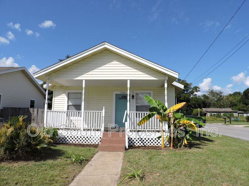 Convenient to downtown Pensacola & bases! property image