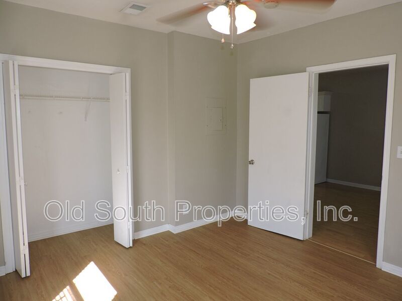 Convenient to downtown Pensacola & bases! property image