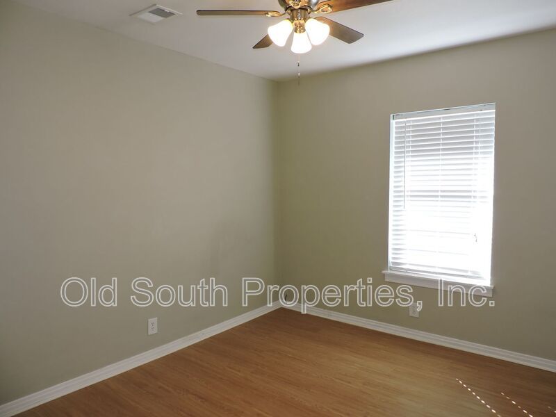 Convenient to downtown Pensacola & bases! property image