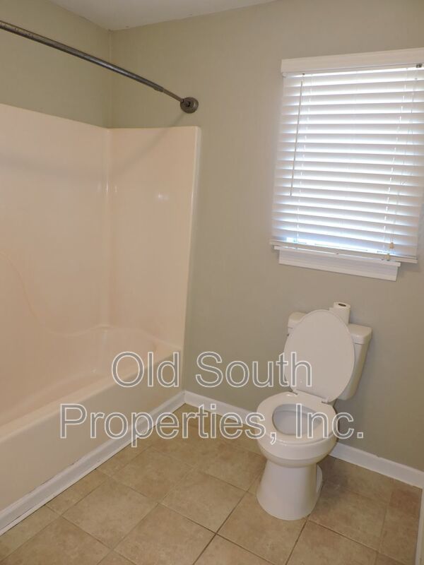 Convenient to downtown Pensacola & bases! property image