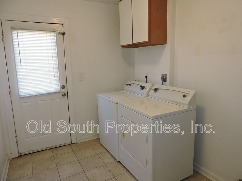 Convenient to downtown Pensacola & bases! property image