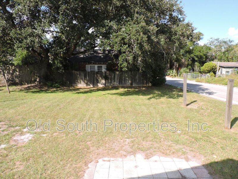 Convenient to downtown Pensacola & bases! property image