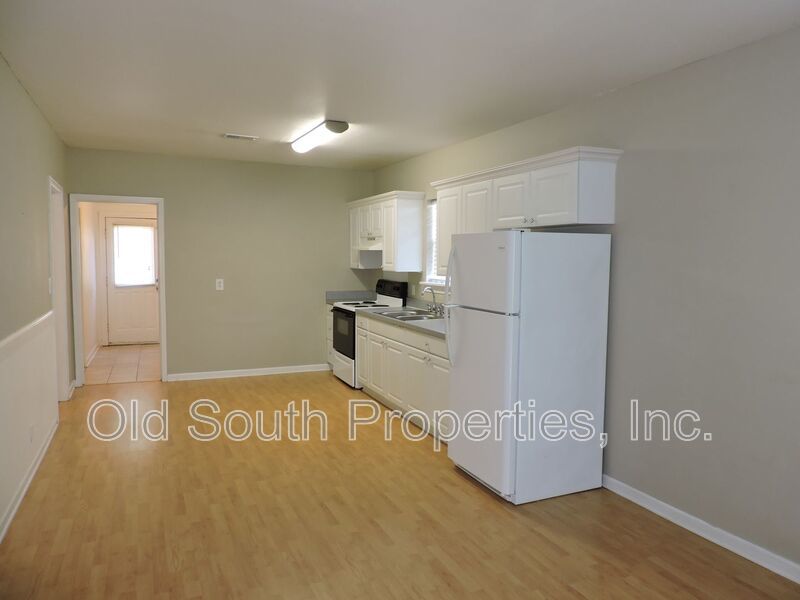 Convenient to downtown Pensacola & bases! property image