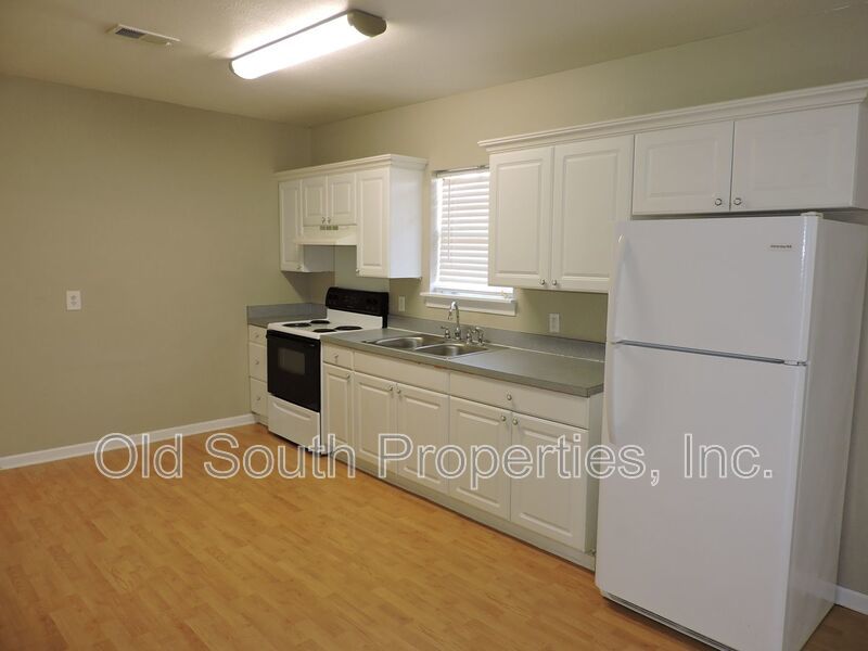 Convenient to downtown Pensacola & bases! property image