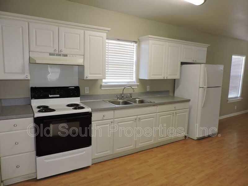 Convenient to downtown Pensacola & bases! property image