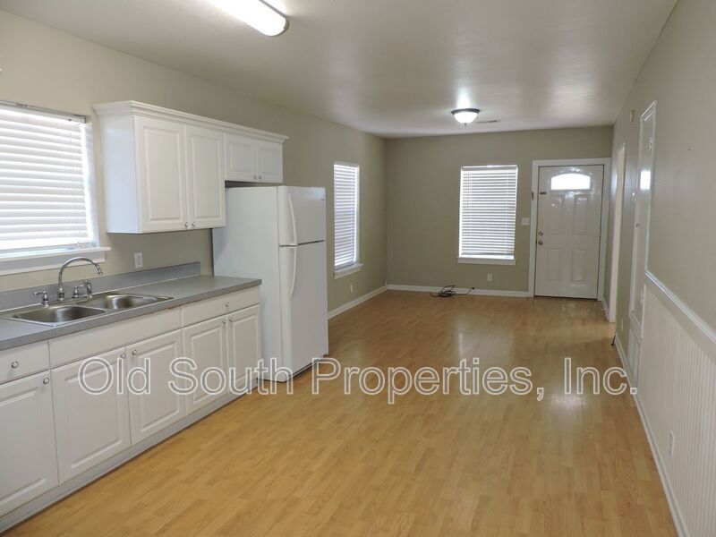 Convenient to downtown Pensacola & bases! property image