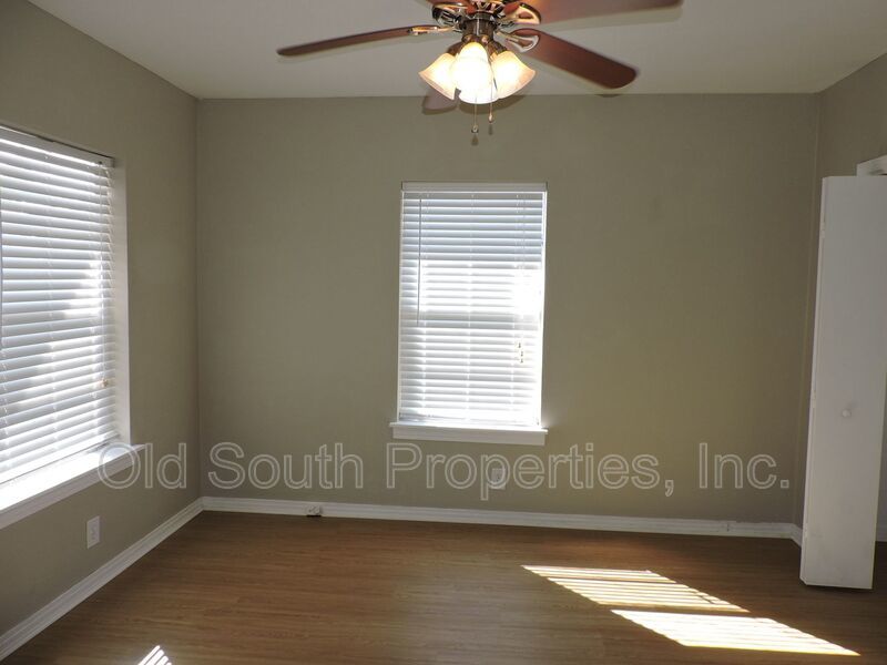 Convenient to downtown Pensacola & bases! property image