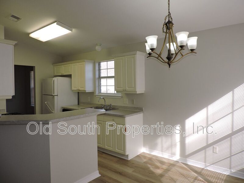 Convenient to NAS & Corry! property image
