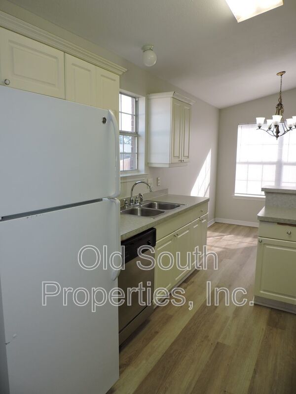 Convenient to NAS & Corry! property image