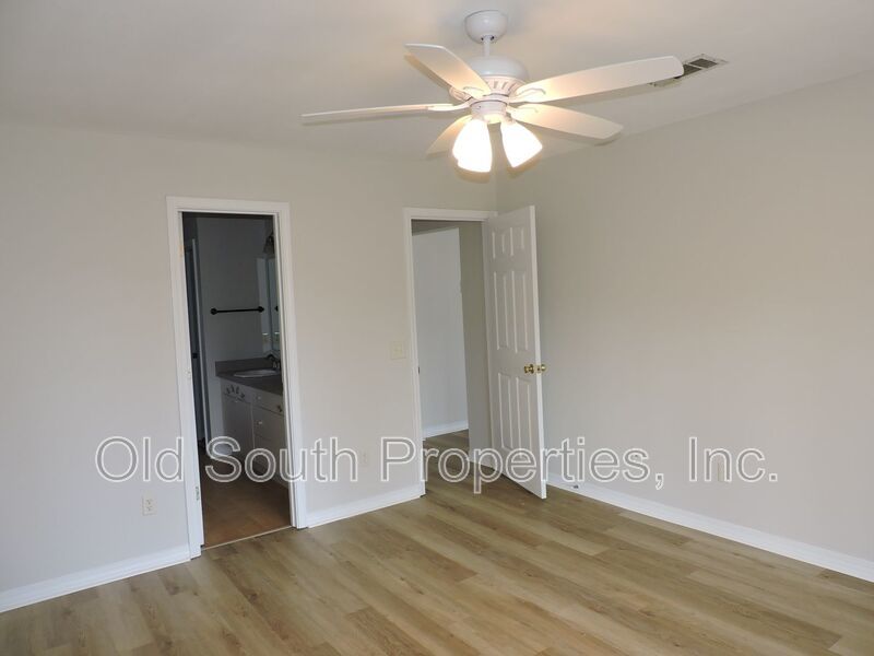 Convenient to NAS & Corry! property image