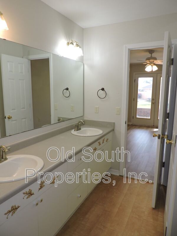 Convenient to NAS & Corry! property image