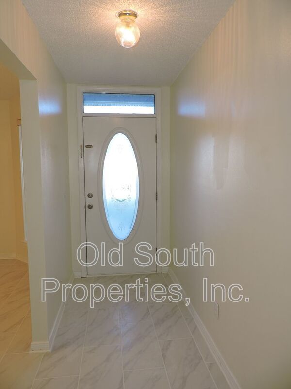 Convenient to bases & shopping! property image