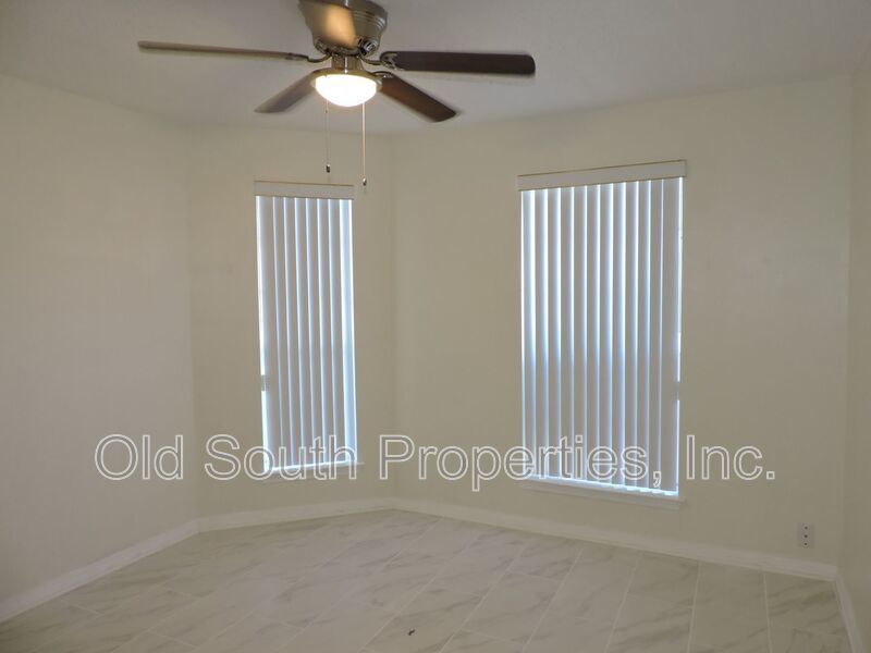 Convenient to bases & shopping! property image