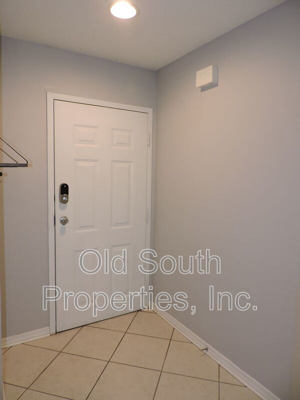 Easy access to interstate, shopping & hospitals! property image