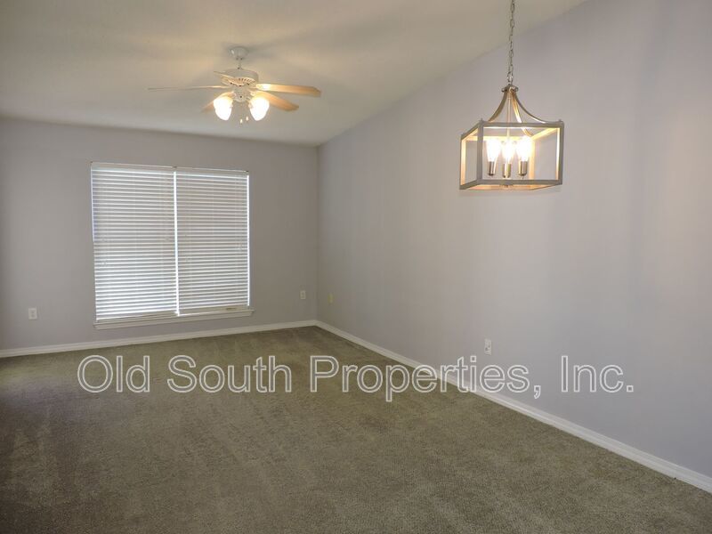 Easy access to interstate, shopping & hospitals! property image