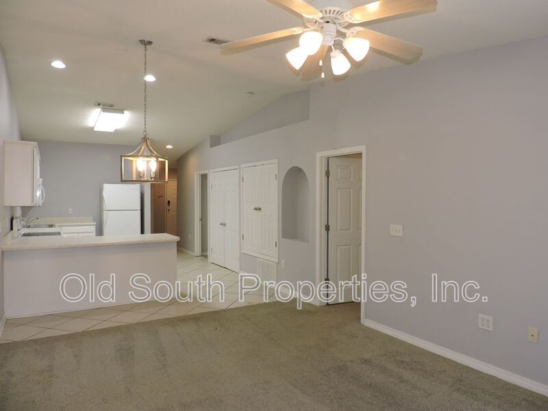Easy access to interstate, shopping & hospitals! property image
