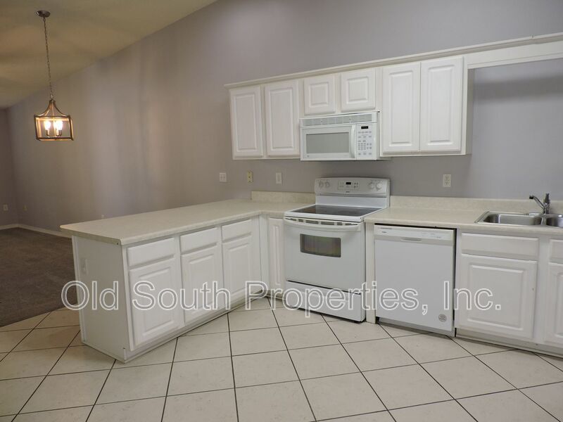 Easy access to interstate, shopping & hospitals! property image
