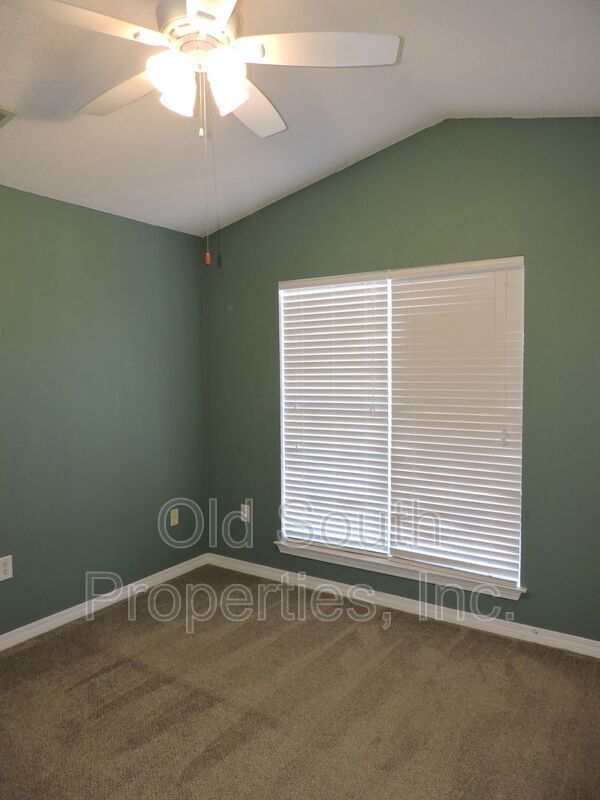 Easy access to interstate, shopping & hospitals! property image