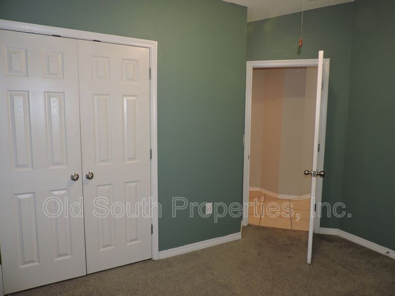 Easy access to interstate, shopping & hospitals! property image