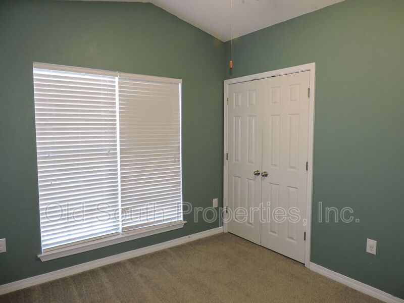 Easy access to interstate, shopping & hospitals! property image