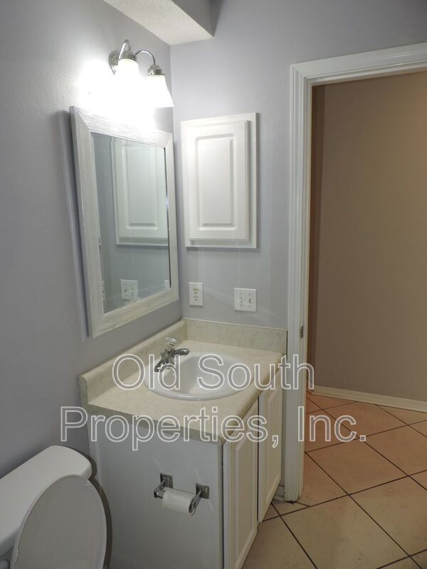 Easy access to interstate, shopping & hospitals! property image