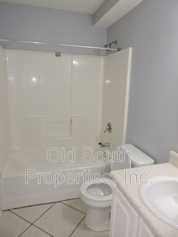 Easy access to interstate, shopping & hospitals! property image