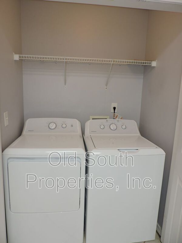 Easy access to interstate, shopping & hospitals! property image