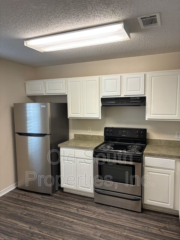 Convenient to bases, shopping & beaches! property image