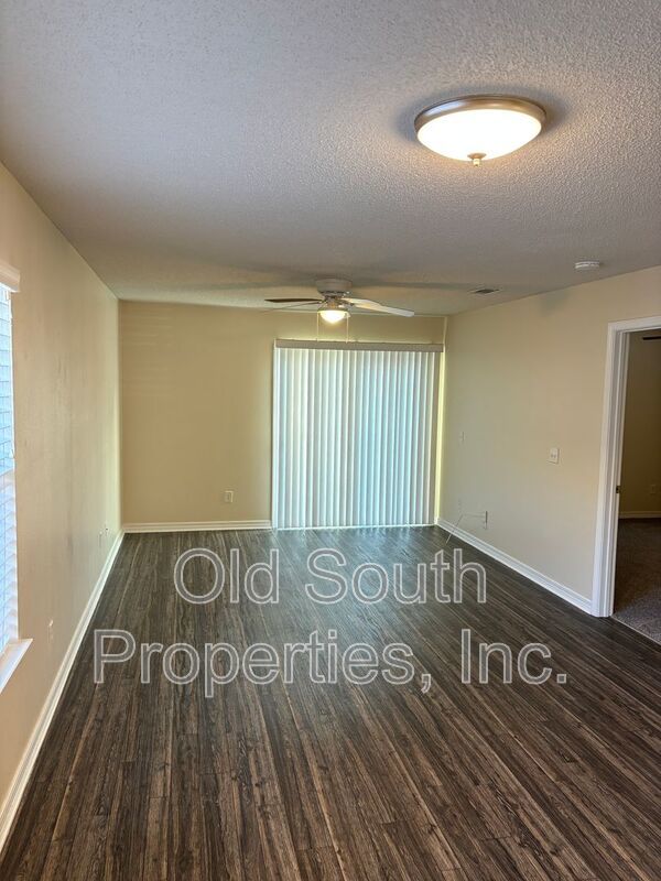 Convenient to bases, shopping & beaches! property image