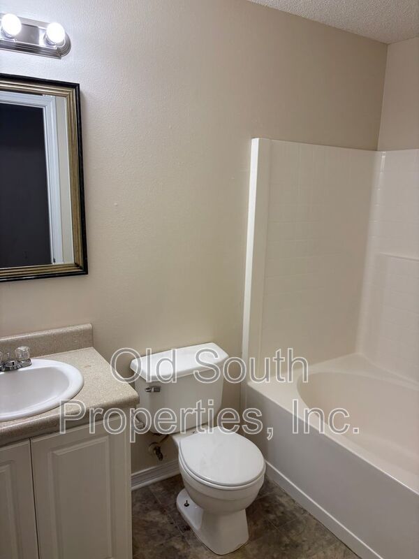 Convenient to bases, shopping & beaches! property image