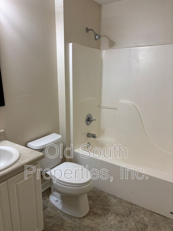 Convenient to bases, shopping & beaches! property image