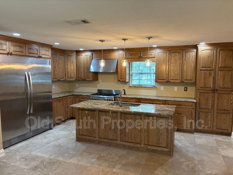 1002 Daffin Rd property image