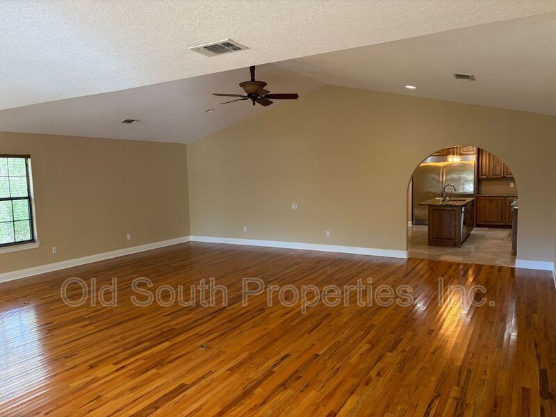 1002 Daffin Rd property image