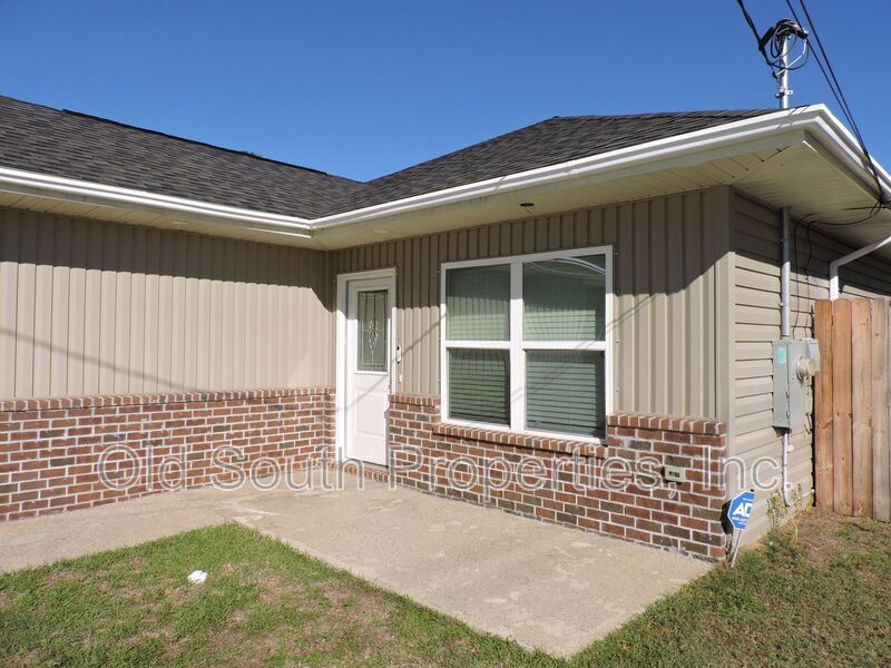 Convenient to bases, shopping & beaches! property image