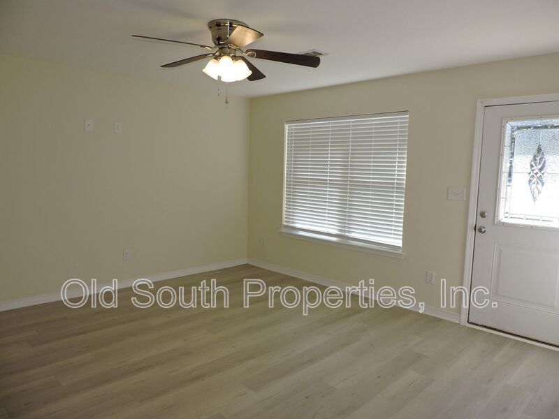 Convenient to bases, shopping & beaches! property image