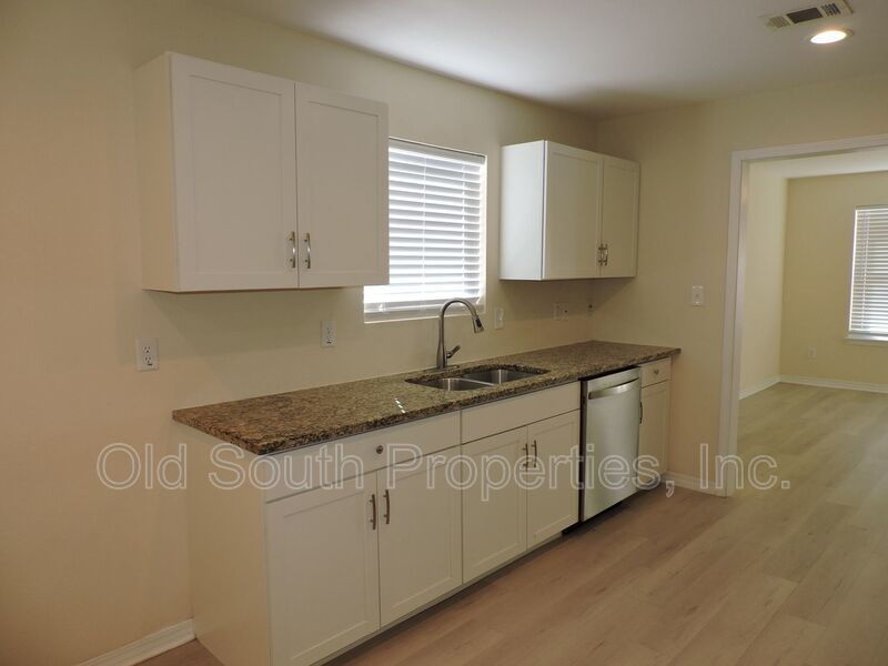 Convenient to bases, shopping & beaches! property image