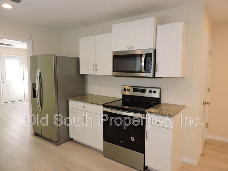 Convenient to bases, shopping & beaches! property image